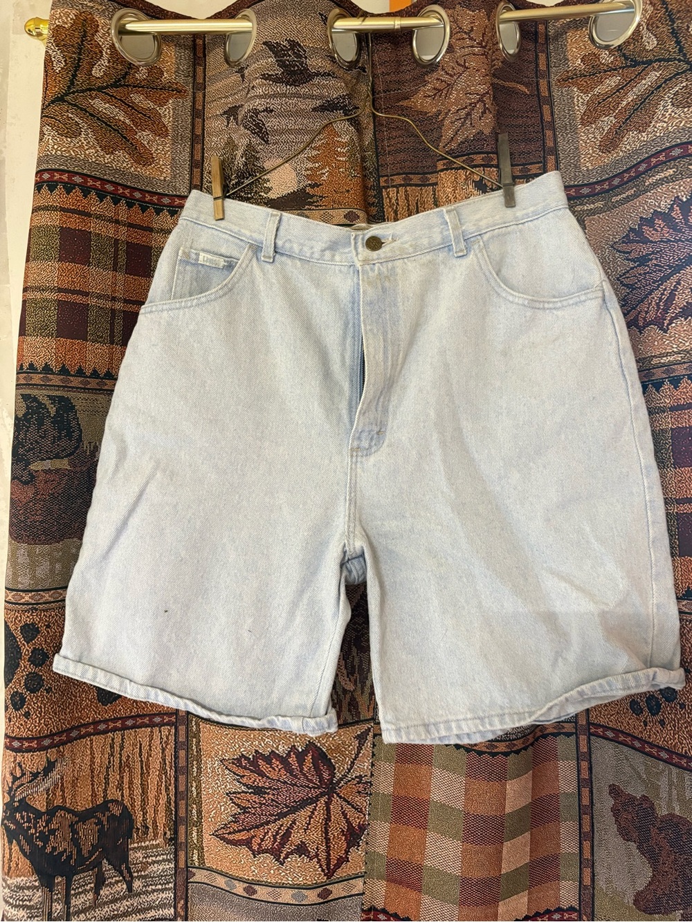 Light Wash Women's Denim Shorts - Classic Casual Style